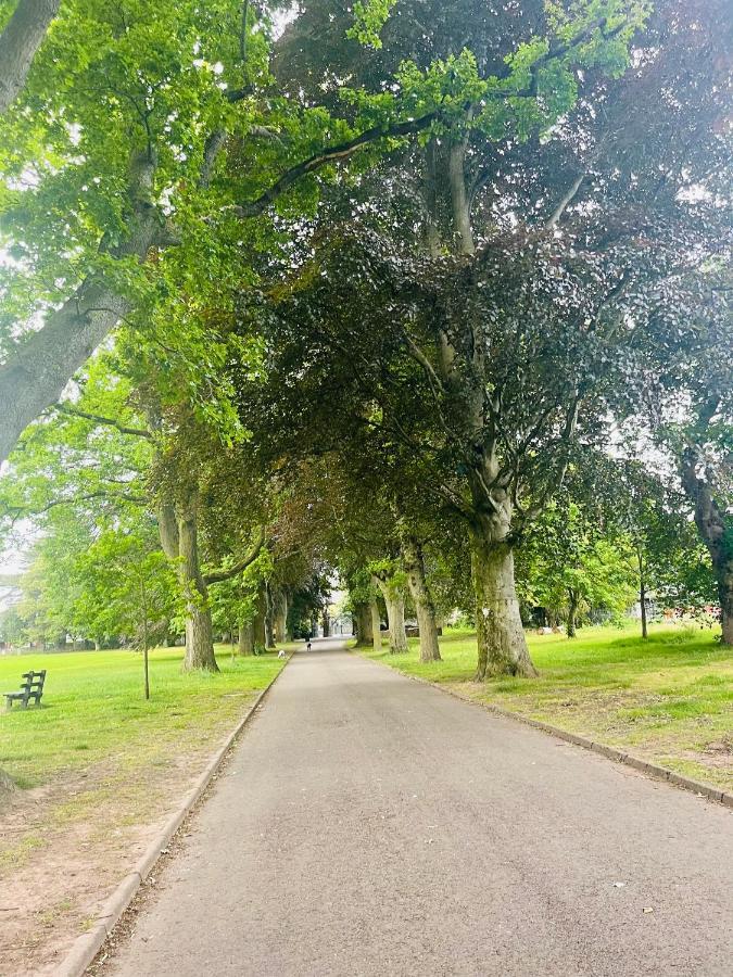 Tanglewood House Abergavenny With Private Parking Villa Luaran gambar