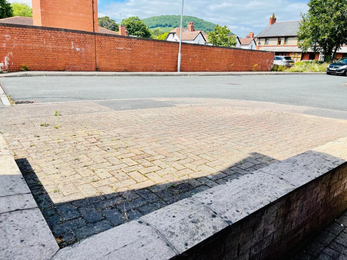 Tanglewood House Abergavenny With Private Parking Villa Luaran gambar